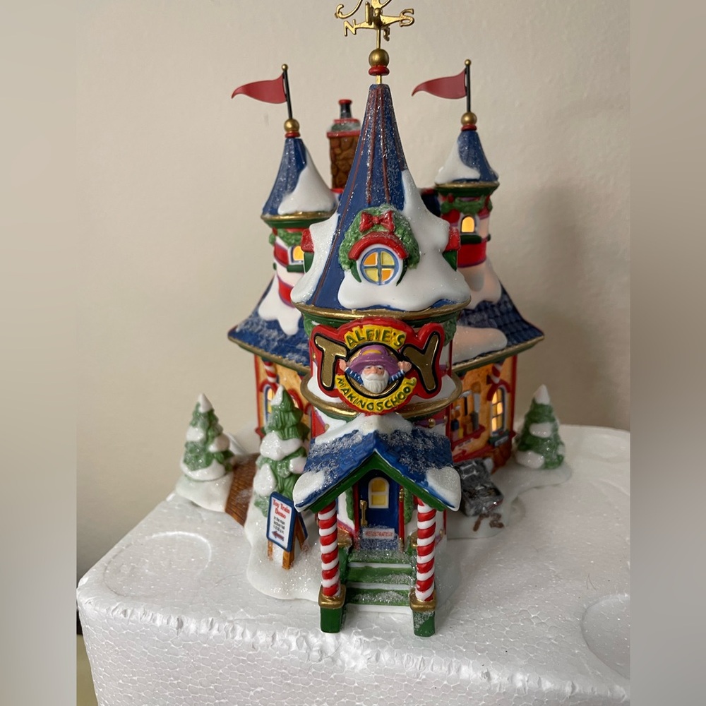 Alfie’s Toy School for Elves North Pole Dept 56